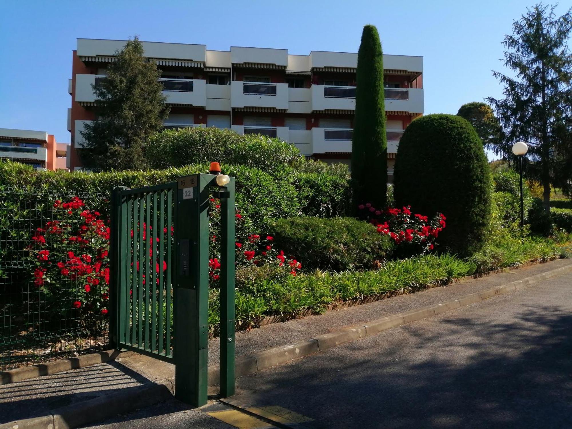 Studio - Juan Les Pins - Proximite Plages Antibes Ngoại thất bức ảnh